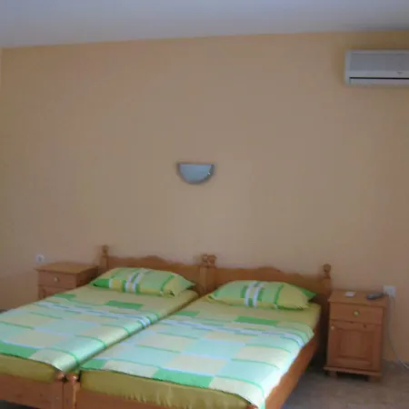 Трите Кладенеца Guest house Varna