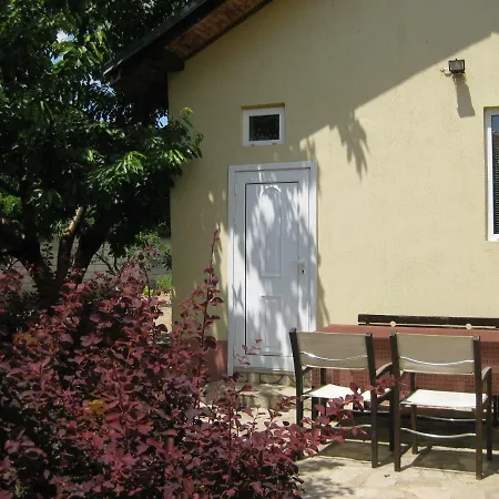Трите Кладенеца Guest house *